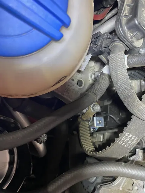 Pohled do motorového prostoru